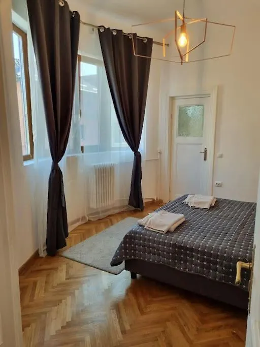 Cozy Apartment Near City Center Bucarest 0*,