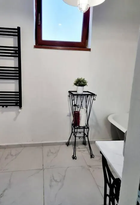 Cozy Apartment Near City Center Bucarest