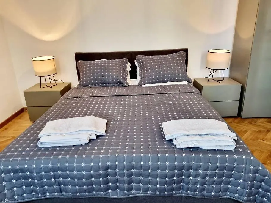 Cozy Apartment Near City Center Bucarest