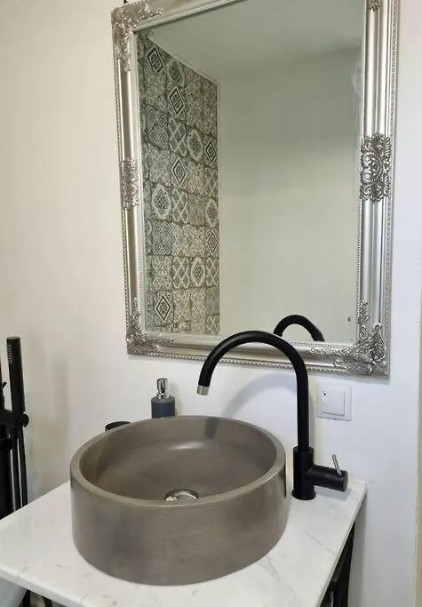 Cozy Apartment Near City Center Bucarest