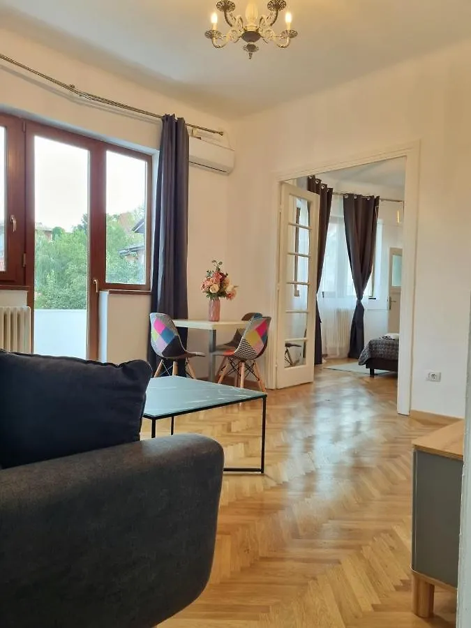 Cozy Apartment Near City Center Bucarest
